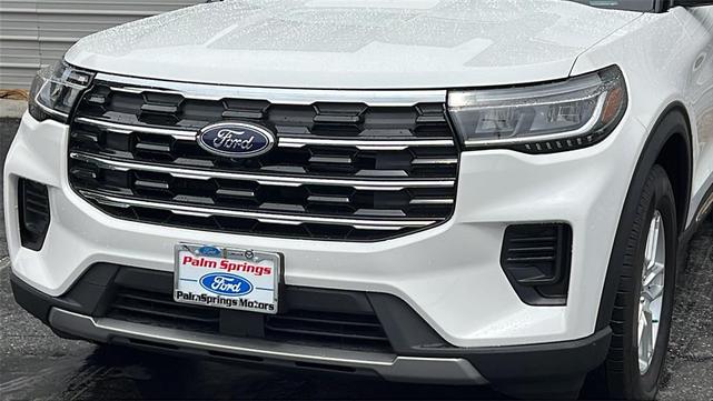 Photo of 2025 Star White Metallic Tri-Coat Ford Explorer
