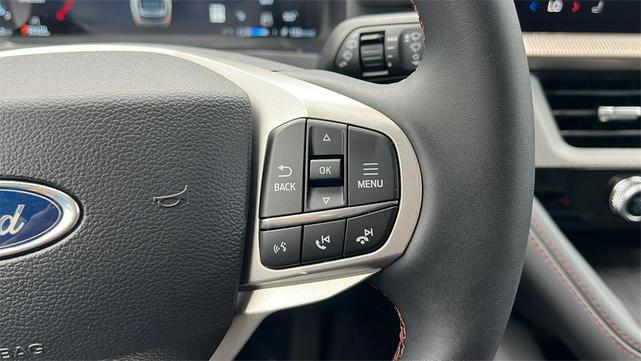Photo of 2025 Star White Metallic Tri-Coat Ford Explorer