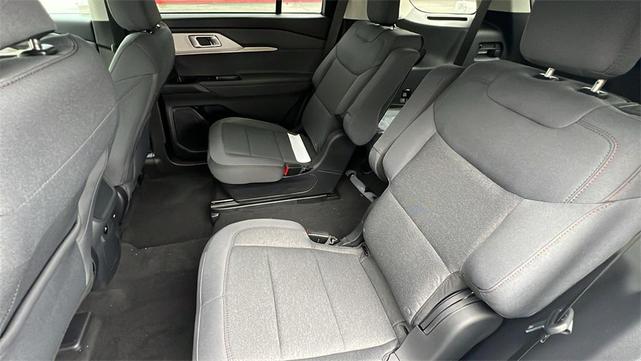 Photo of 2025 Star White Metallic Tri-Coat Ford Explorer