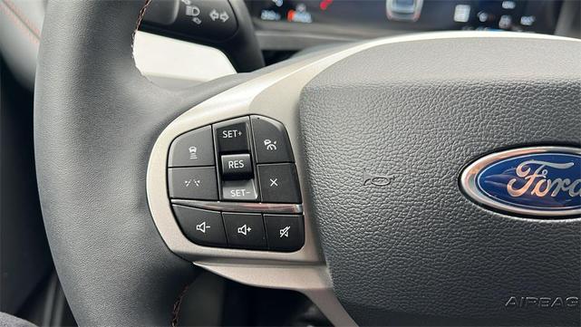 Photo of 2025 Star White Metallic Tri-Coat Ford Explorer