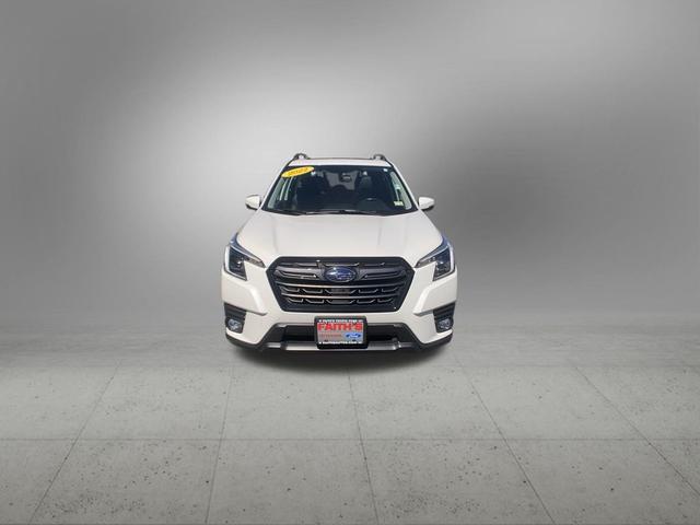 Photo of 2022 Crystal White Pearl Subaru Forester