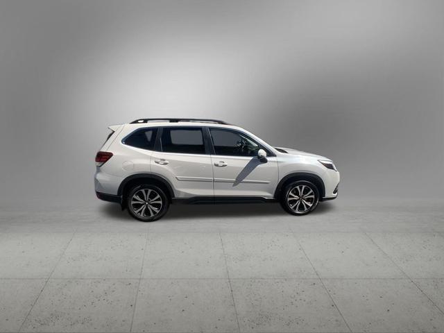 Photo of 2022 Crystal White Pearl Subaru Forester