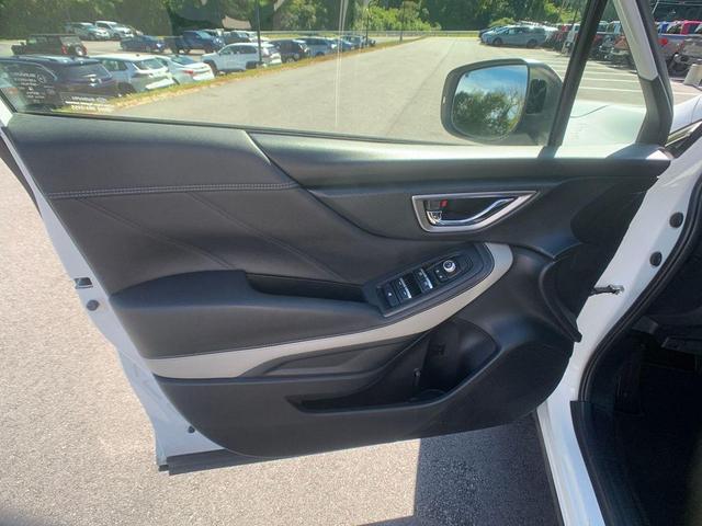Photo of 2022 Crystal White Pearl Subaru Forester