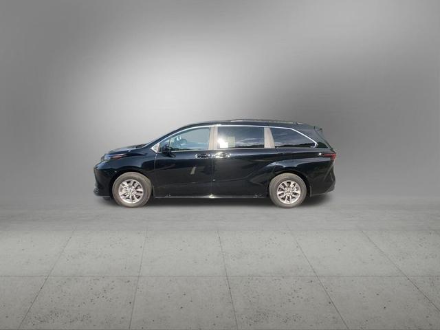 Photo of 2025 Midnight Black Metallic Toyota Sienna