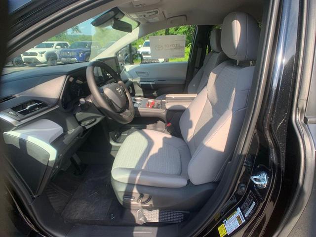 Photo of 2025 Midnight Black Metallic Toyota Sienna