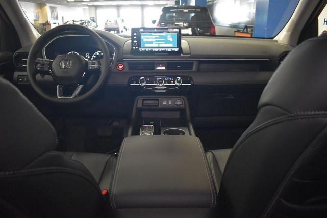 Photo of 2025 Radiant Red Metallic II Honda Pilot