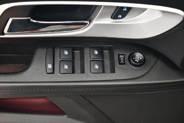 Photo of 2013 Summit White Chevrolet Equinox