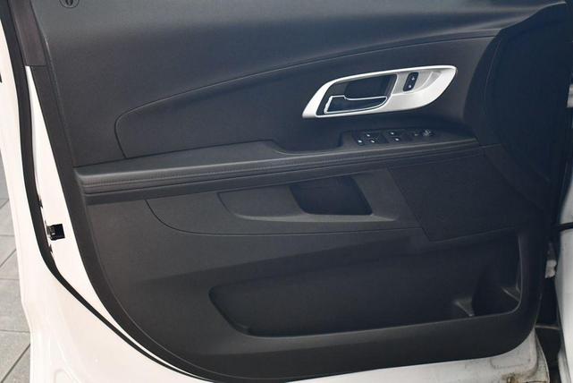 Photo of 2013 Summit White Chevrolet Equinox