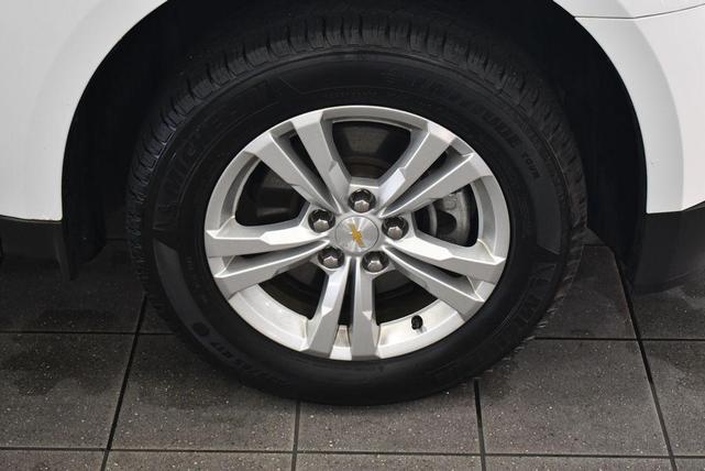 Photo of 2013 Summit White Chevrolet Equinox