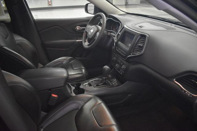 Photo of 2020 Diamond Black Crystal Pearlcoat Jeep Cherokee