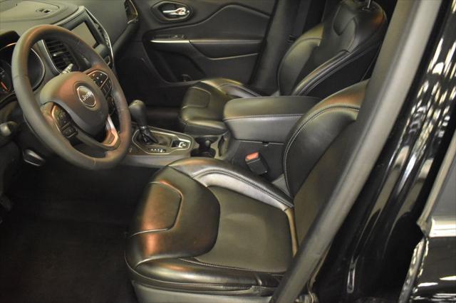 Photo of 2020 Diamond Black Crystal Pearlcoat Jeep Cherokee