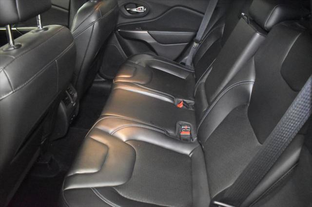 Photo of 2020 Diamond Black Crystal Pearlcoat Jeep Cherokee