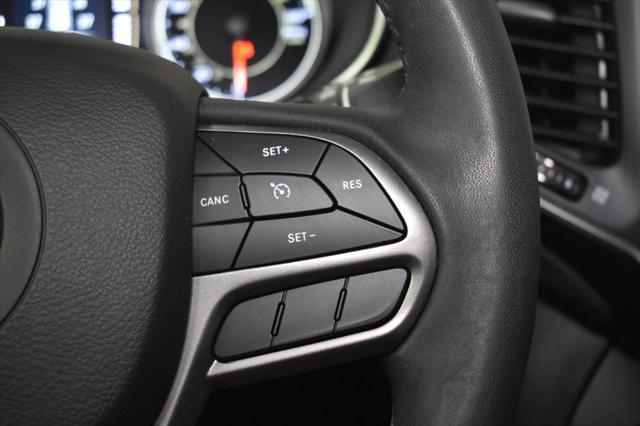 Photo of 2020 Diamond Black Crystal Pearlcoat Jeep Cherokee