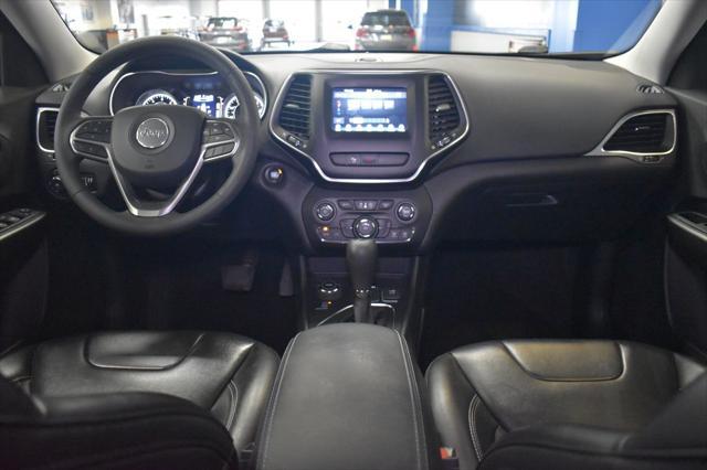 Photo of 2020 Diamond Black Crystal Pearlcoat Jeep Cherokee