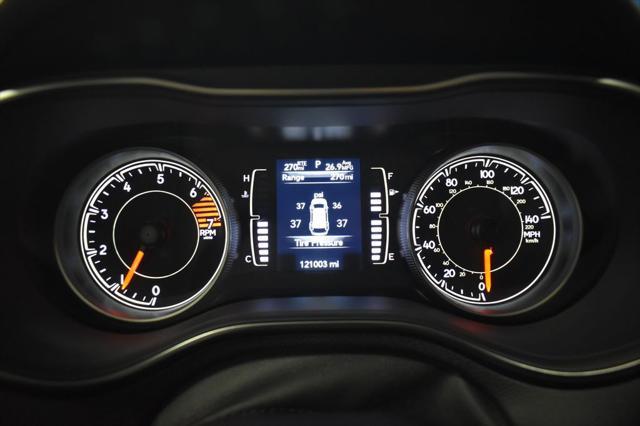 Photo of 2020 Diamond Black Crystal Pearlcoat Jeep Cherokee