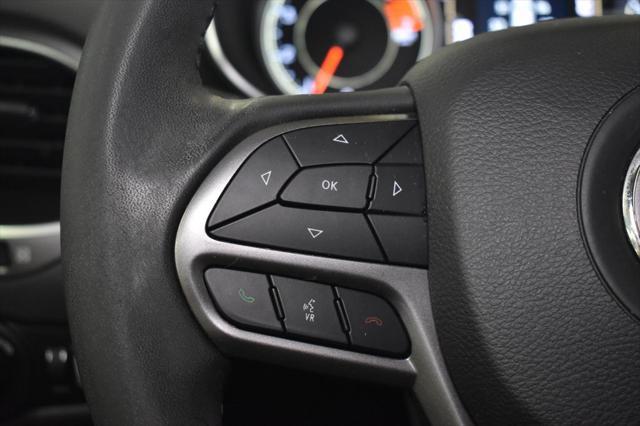 Photo of 2020 Diamond Black Crystal Pearlcoat Jeep Cherokee