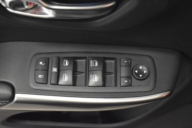 Photo of 2020 Diamond Black Crystal Pearlcoat Jeep Cherokee