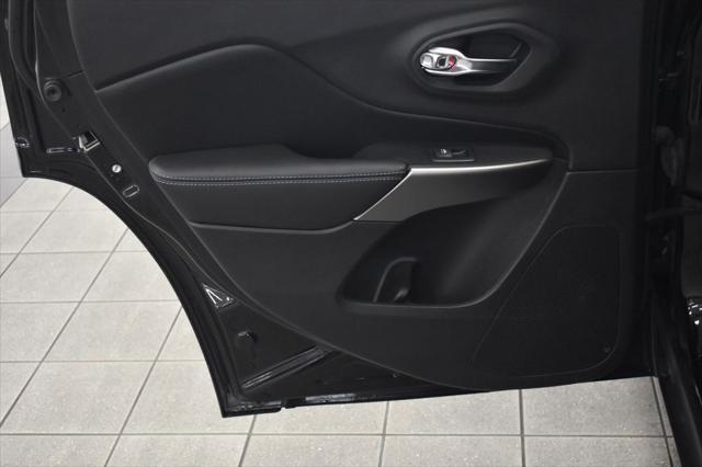 Photo of 2020 Diamond Black Crystal Pearlcoat Jeep Cherokee