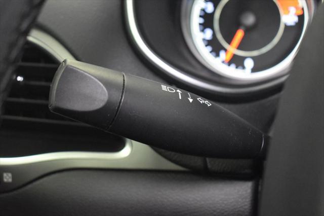 Photo of 2020 Diamond Black Crystal Pearlcoat Jeep Cherokee