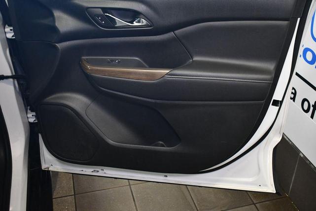 Photo of 2018 Summit White GMC Acadia