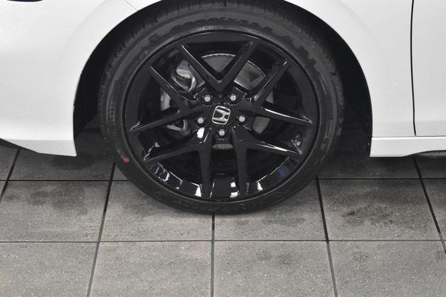 Photo of 2025 Platinum White Pearl Honda Civic