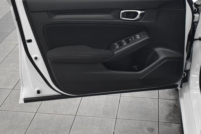 Photo of 2025 Platinum White Pearl Honda Civic