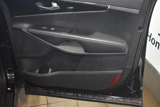 Photo of 2020 Ebony Black Kia Sorento
