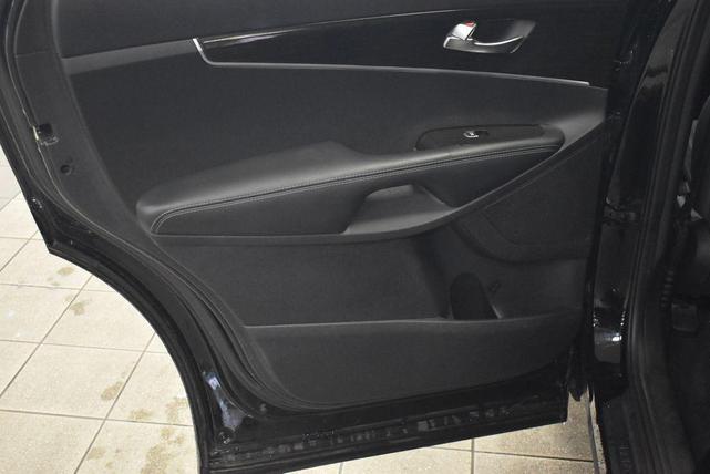 Photo of 2020 Ebony Black Kia Sorento