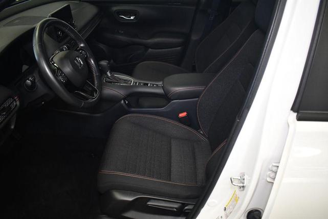 Photo of 2023 Platinum White Pearl Honda HR-V