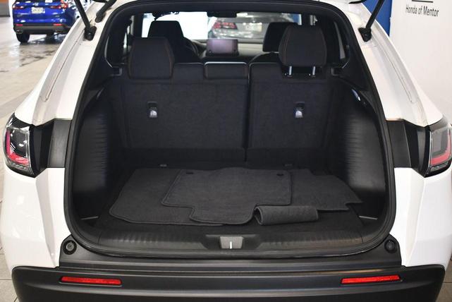 Photo of 2023 Platinum White Pearl Honda HR-V