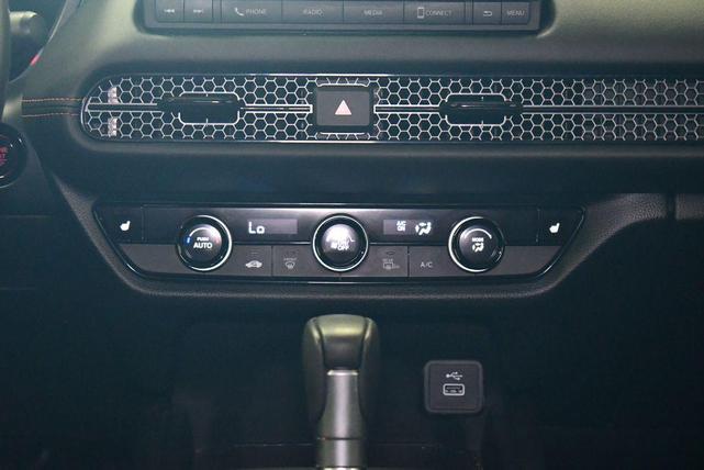 Photo of 2023 Platinum White Pearl Honda HR-V