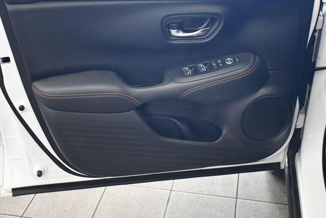 Photo of 2023 Platinum White Pearl Honda HR-V