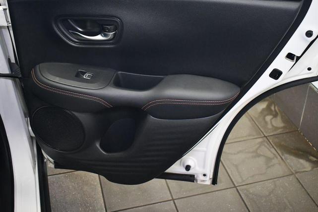 Photo of 2023 Platinum White Pearl Honda HR-V