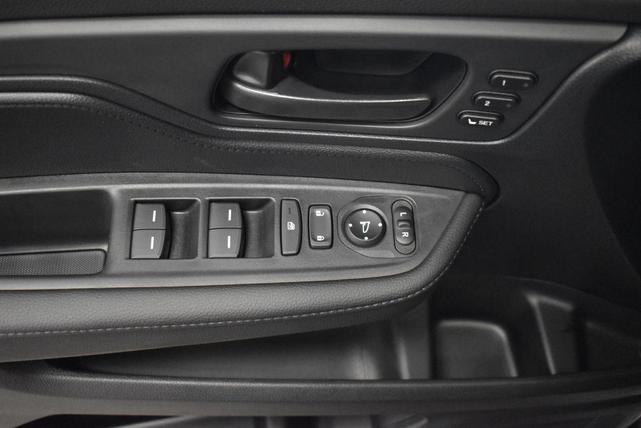 Photo of 2026 Solar Silver Metallic Honda Odyssey