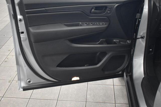 Photo of 2026 Solar Silver Metallic Honda Odyssey