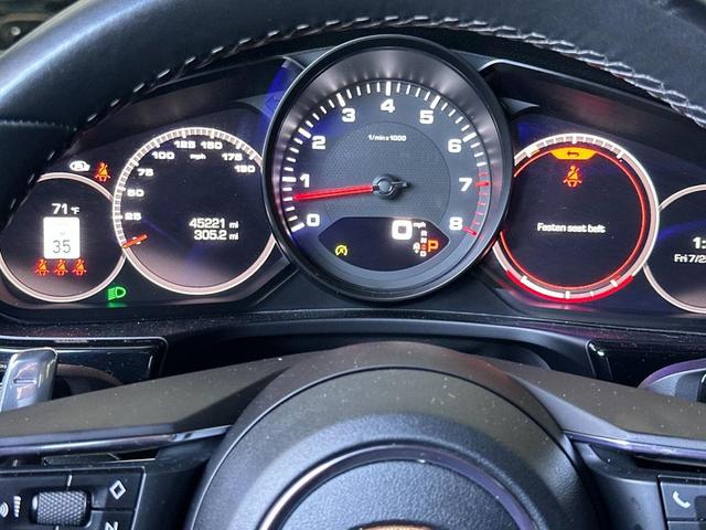 Photo of 2021 Dolomite Silver Metallic Porsche Panamera