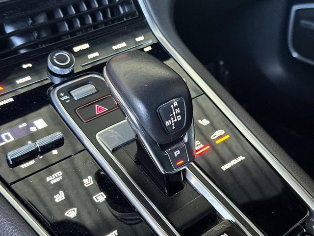 Photo of 2021 Dolomite Silver Metallic Porsche Panamera