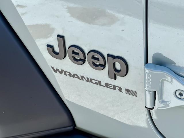 Photo of 2024 Earl Clearcoat Jeep Wrangler