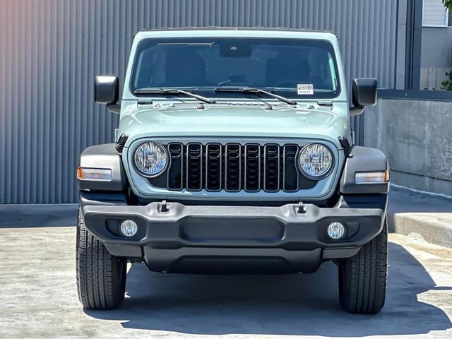 Photo of 2024 Earl Clearcoat Jeep Wrangler