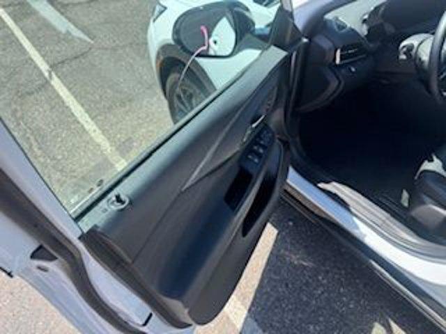 Photo of 2025 Summit White Buick Envista