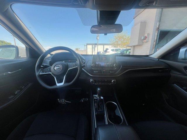 Photo of 2023 Brilliant Silver Metallic Nissan Altima