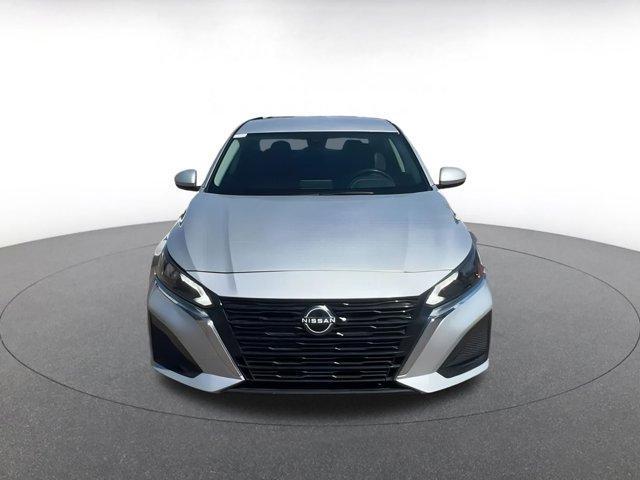 Photo of 2023 Brilliant Silver Metallic Nissan Altima