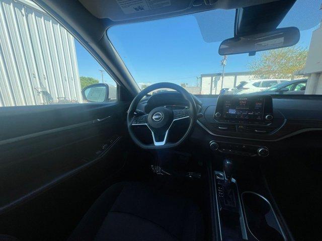Photo of 2023 Brilliant Silver Metallic Nissan Altima