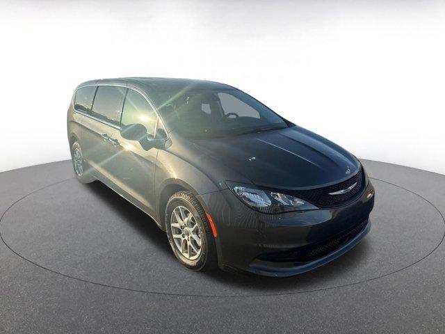 2023 Chrysler Voyager