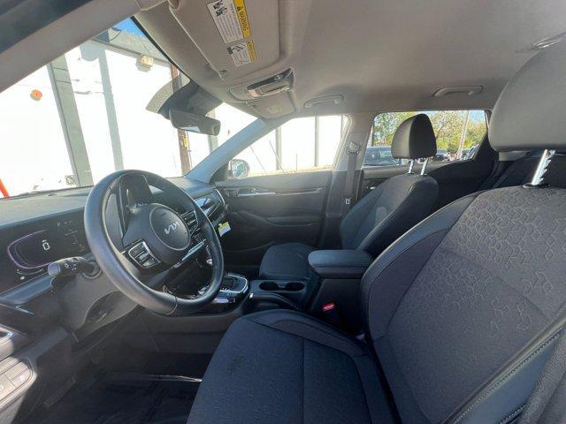 Photo of 2025 Snow White Pearl Kia Seltos