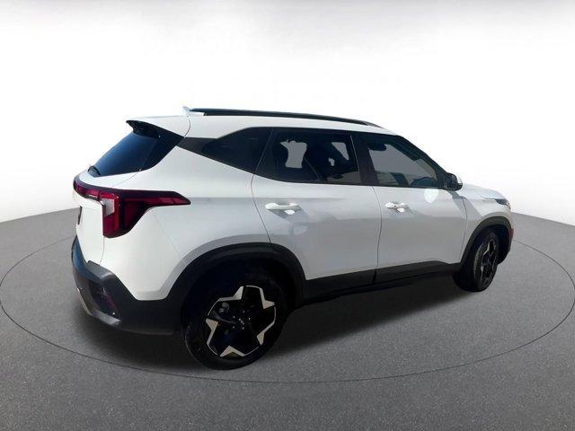 Photo of 2025 Snow White Pearl Kia Seltos