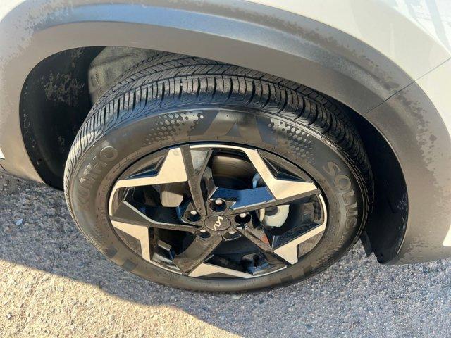 Photo of 2025 Snow White Pearl Kia Seltos