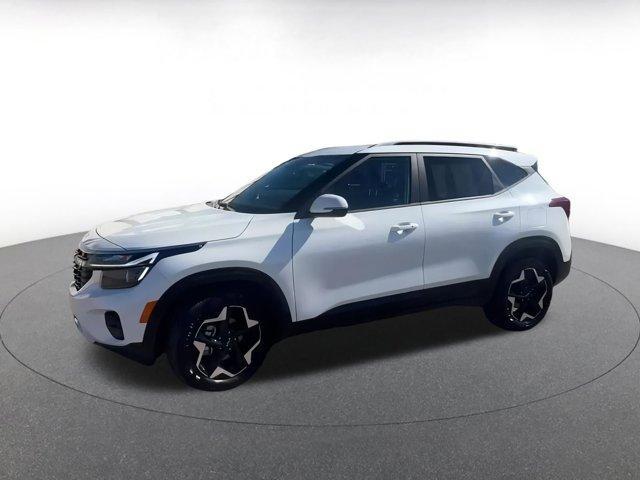 Photo of 2025 Snow White Pearl Kia Seltos