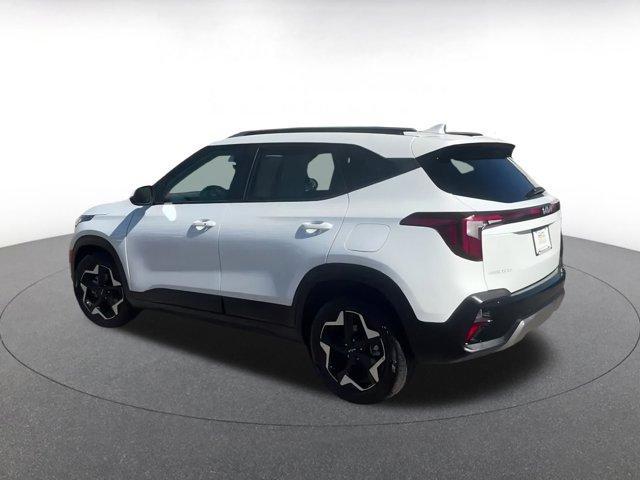 Photo of 2025 Snow White Pearl Kia Seltos