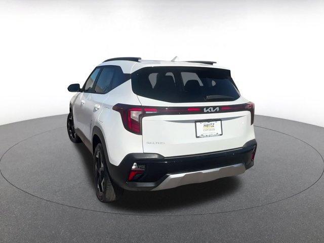 Photo of 2025 Snow White Pearl Kia Seltos